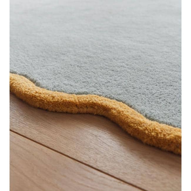 Scalloped Rugs Bordered Design