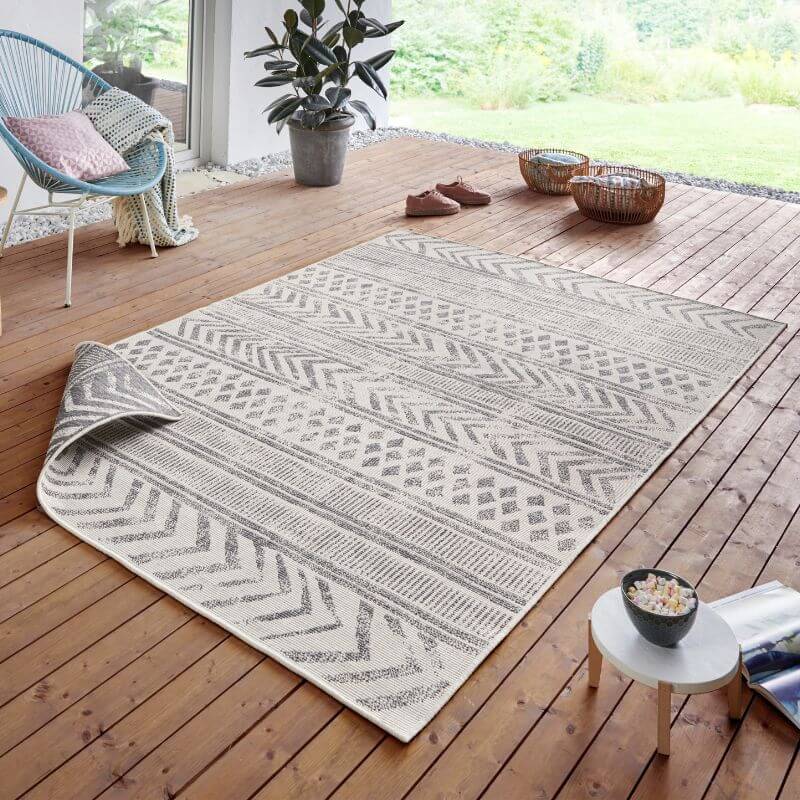 Reversible Geometric Indoor-Outdoor Flatweave Rug